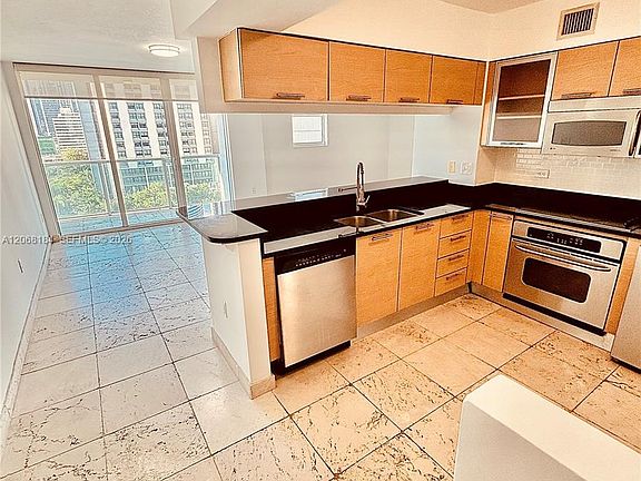 2nd image of 31 SE 5th St APT 902