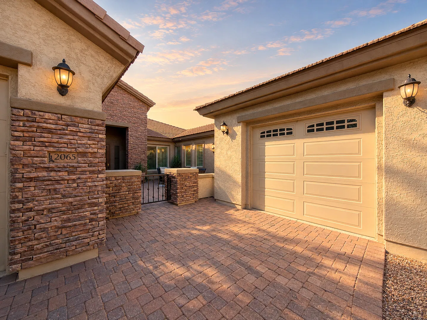 Luxury 5-Bedroom Home with Finished Basement in Chandler — Photo 3