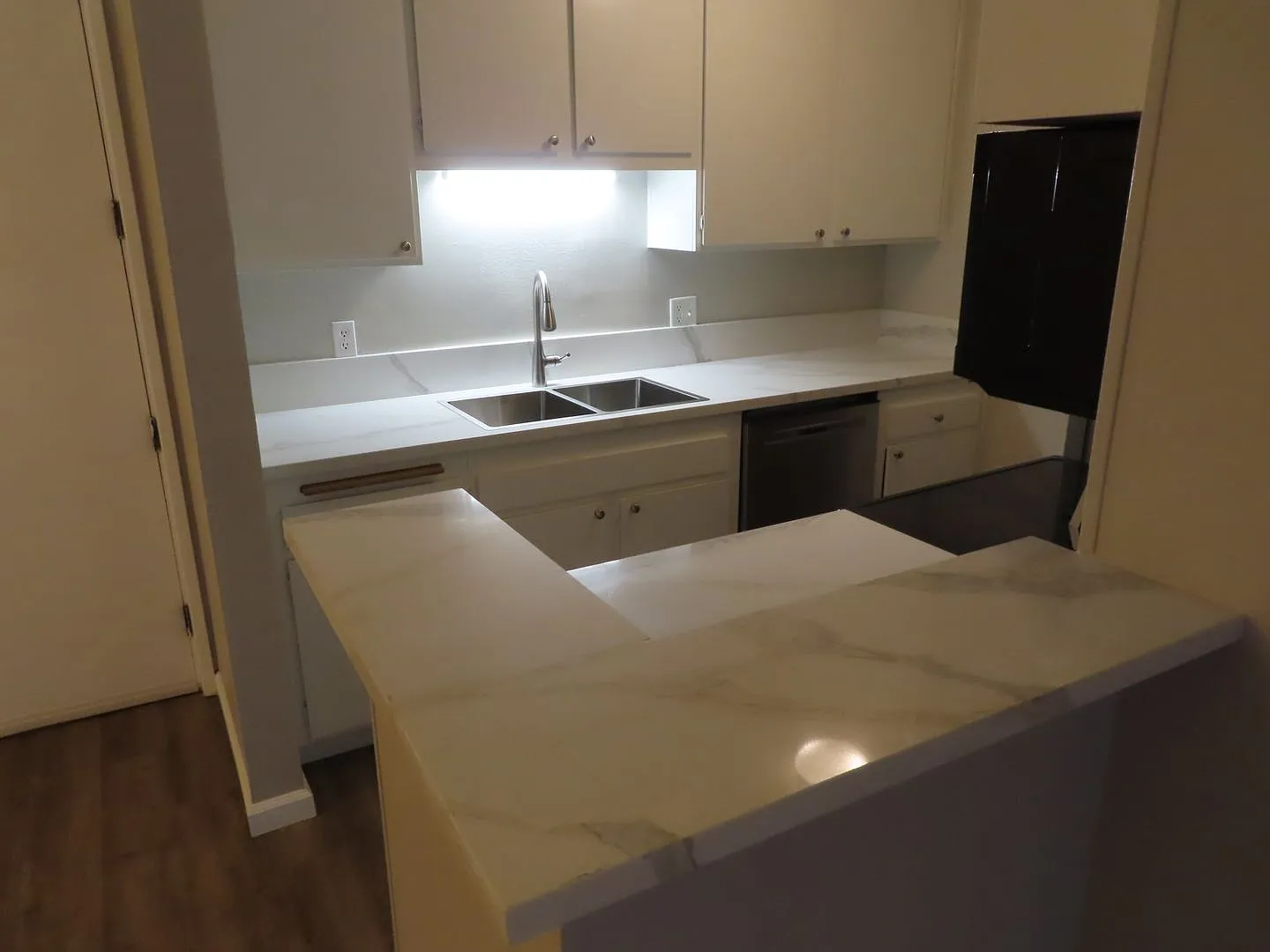 Updated Two Bedroom Condo in Fashion Valley / Mission Valley — Photo 4