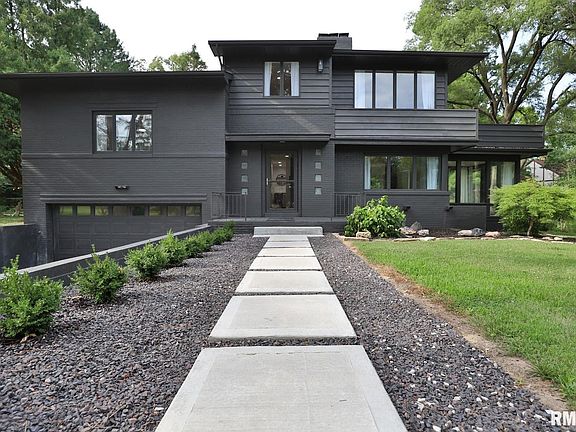 4th image of 443 W Detweiller Dr