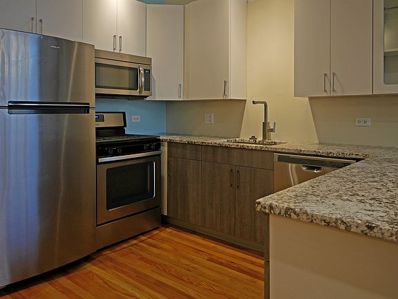 5th image of 940 N Damen Ave Suite 1