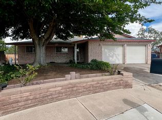 220 Flip Ln SW, Albuquerque, NM 87121