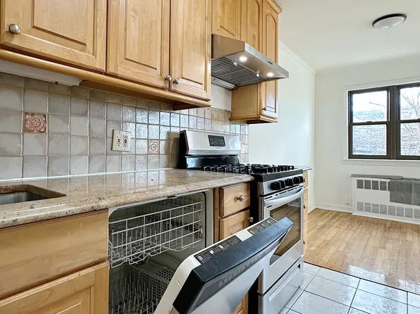 65-05 Woodside Avenue image 6 of 9