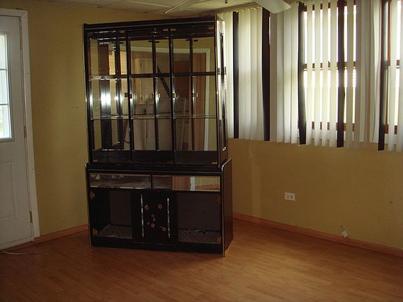 5th image of 10220 Medill Ave