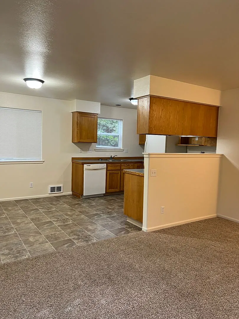 Broadway Triplex — Photo 3