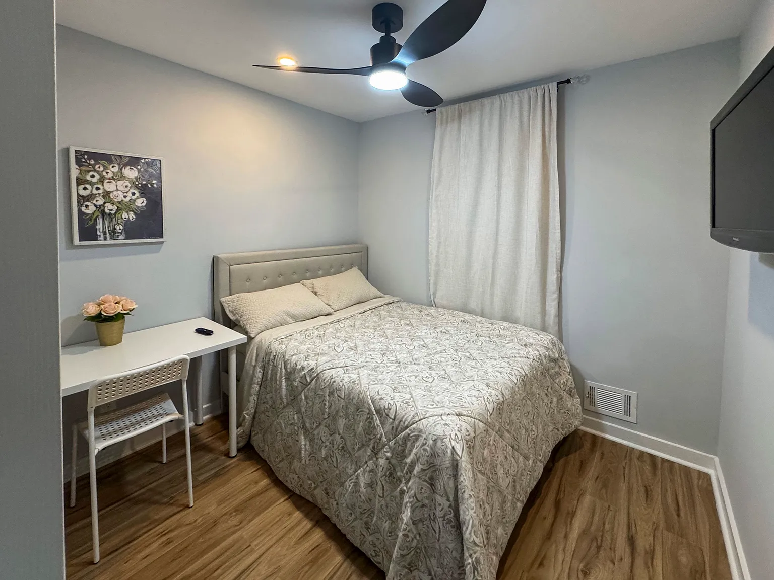 4 bed, 4.5 bath, 2100 sqft, $910 — Photo 3