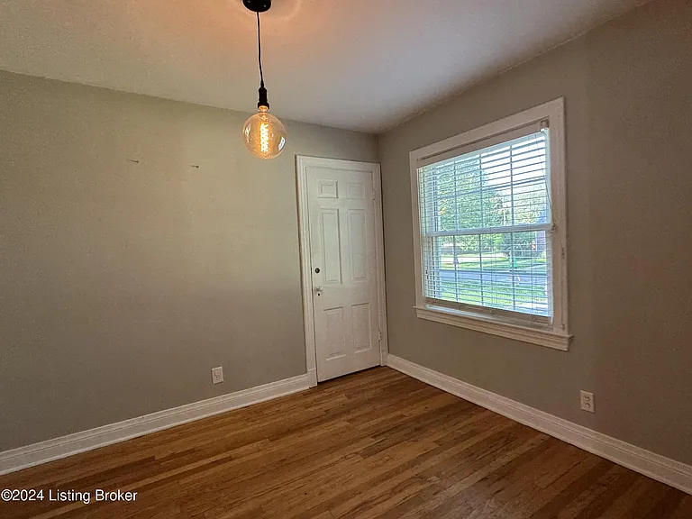249 Norbourne Blvd — Photo 9