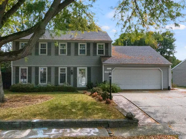 1720 Douglas Ln, New Haven, IN 46774