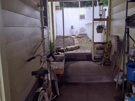 3rd image of 1004 Collins Memorial Dr