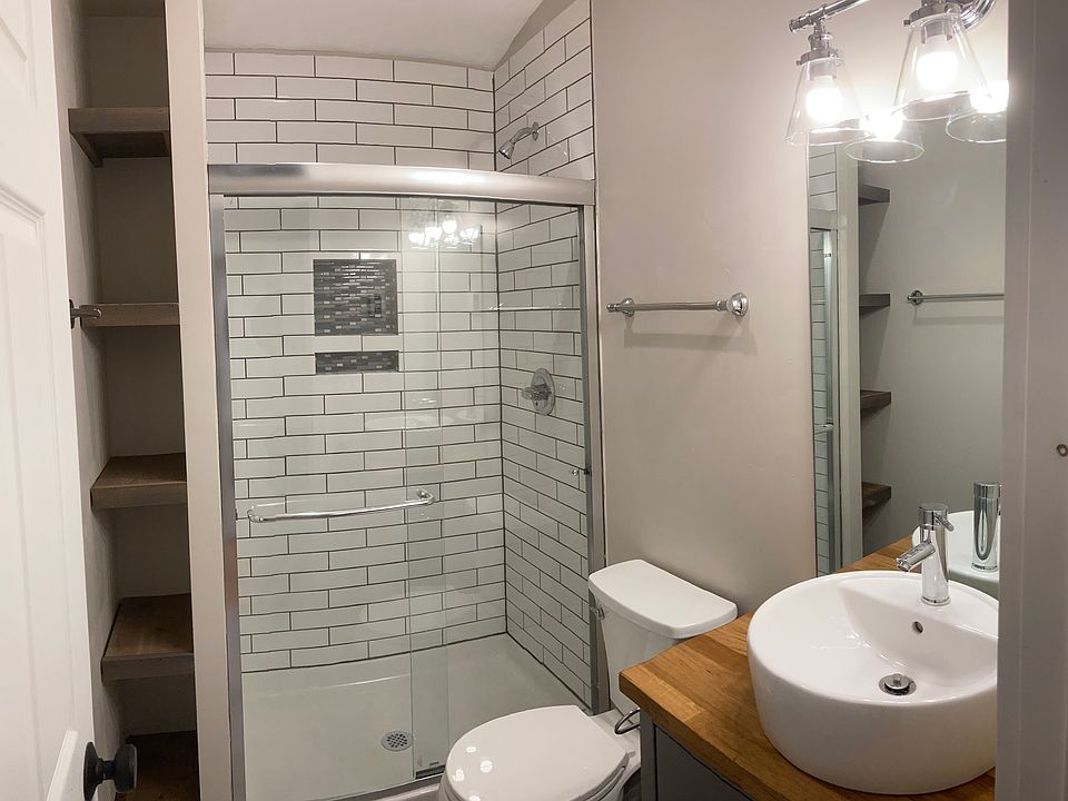 2nd image of 301 Wood Ave #2