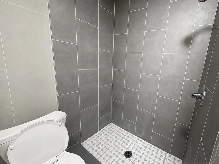 264-266 Kings Hwy #1 — Photo 14