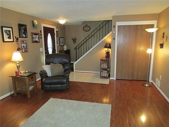 5th image of 27 Elm St