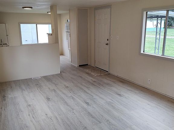 3rd image of 20521 42nd Ave E