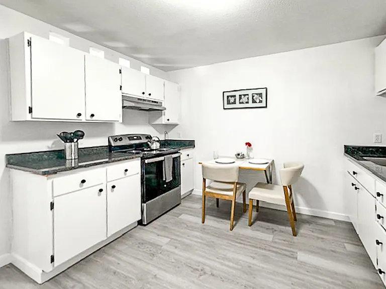 Latah Apartments — Photo 11