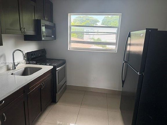 2nd image of 1045 SW 4th St APT 5