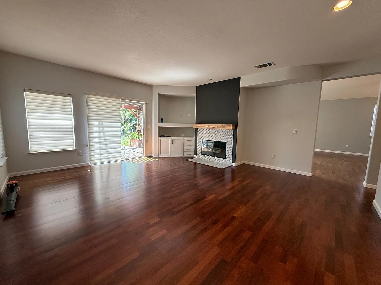 3 bed, 2.5 bath, 2308 sqft, $3,850 — Photo 4