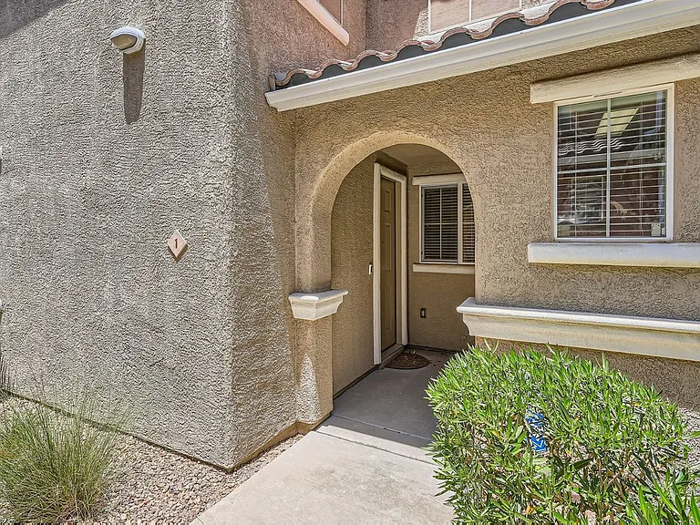 25 Red Oak Canyon St #1 — Photo 2