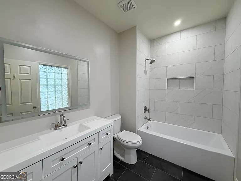 356 Georgia Ave SE — Photo 20
