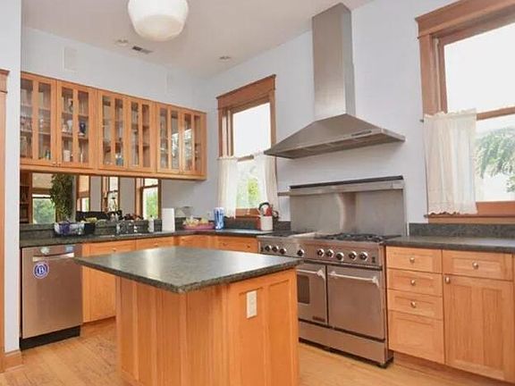 4th image of 5039 N Clark St Unit 2