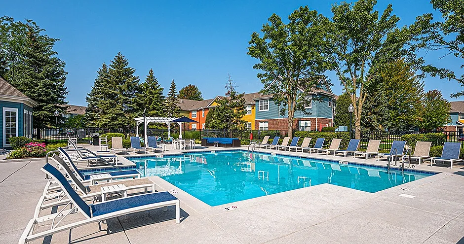 Glenmuir of Naperville Apartments — Photo 2