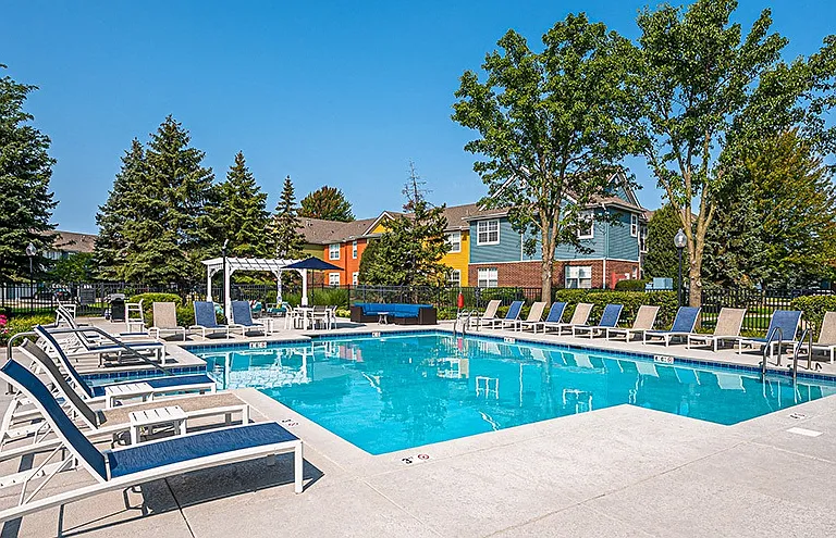 Glenmuir of Naperville Apartments — Photo 2