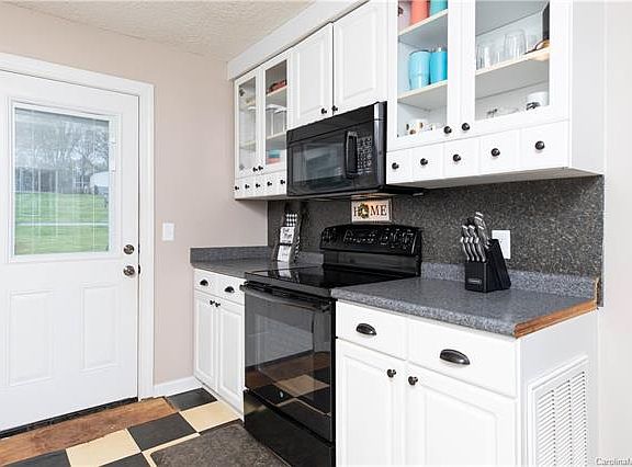 3rd image of 4122 Woodlawn Acre #29
