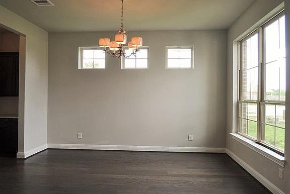4th image of 2417 Echo Park Dr