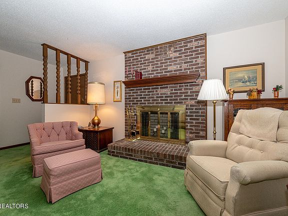 3rd image of 1705 Linda Ln