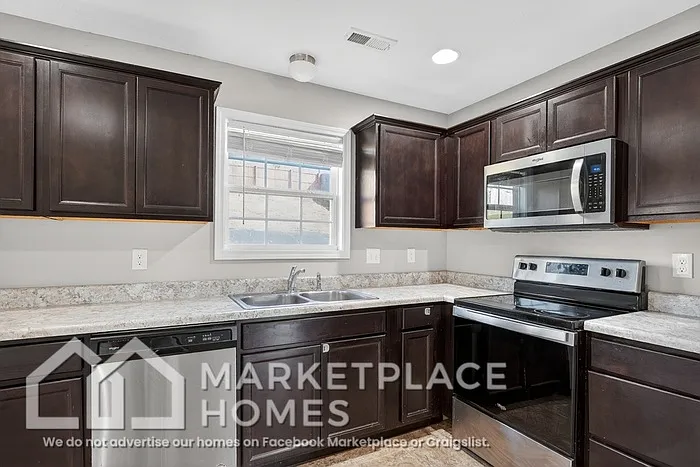 1129 Cloud View Dr — Photo 11
