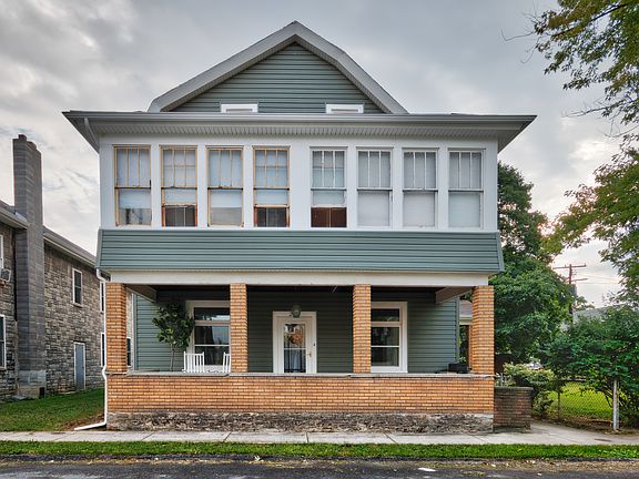 Frontal view on 10th St.