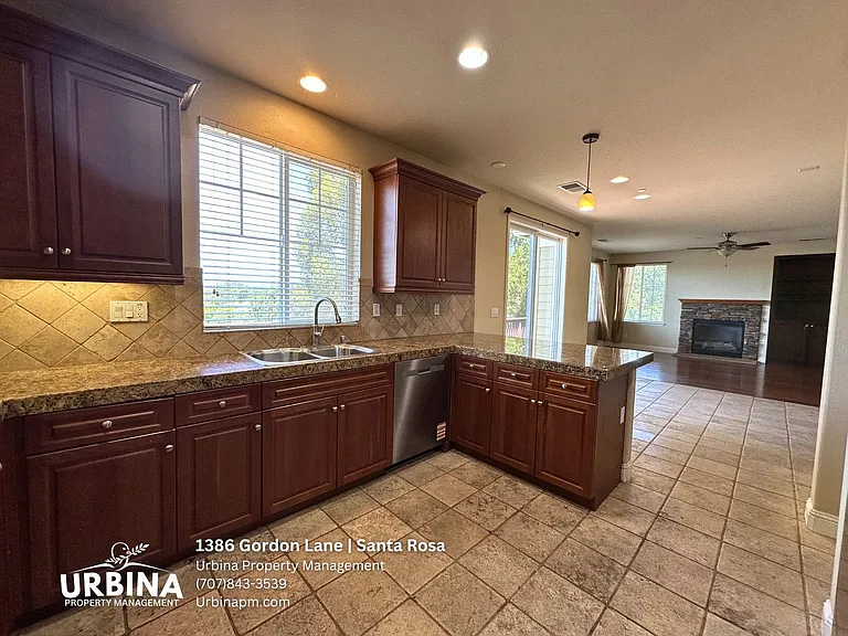 1386 Gordon Ln — Photo 10