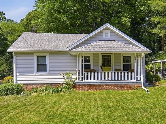 3rd image of 131 Carter Cir