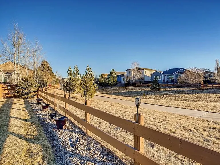 15720 Carob Cir — Photo 21