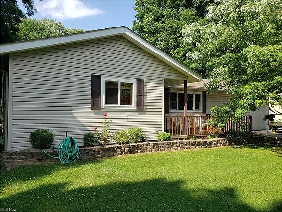 3rd image of 9579 Geneva Dr