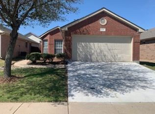 6341 Geneva Ln, Fort Worth, TX 76131