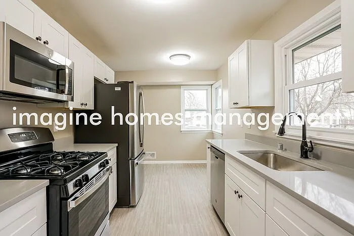 4 bed, 2.0 bath, 1500 sqft, $2,599 — Photo 3