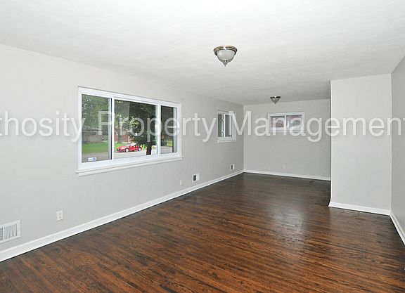 3rd image of 3956 Campbell Ave