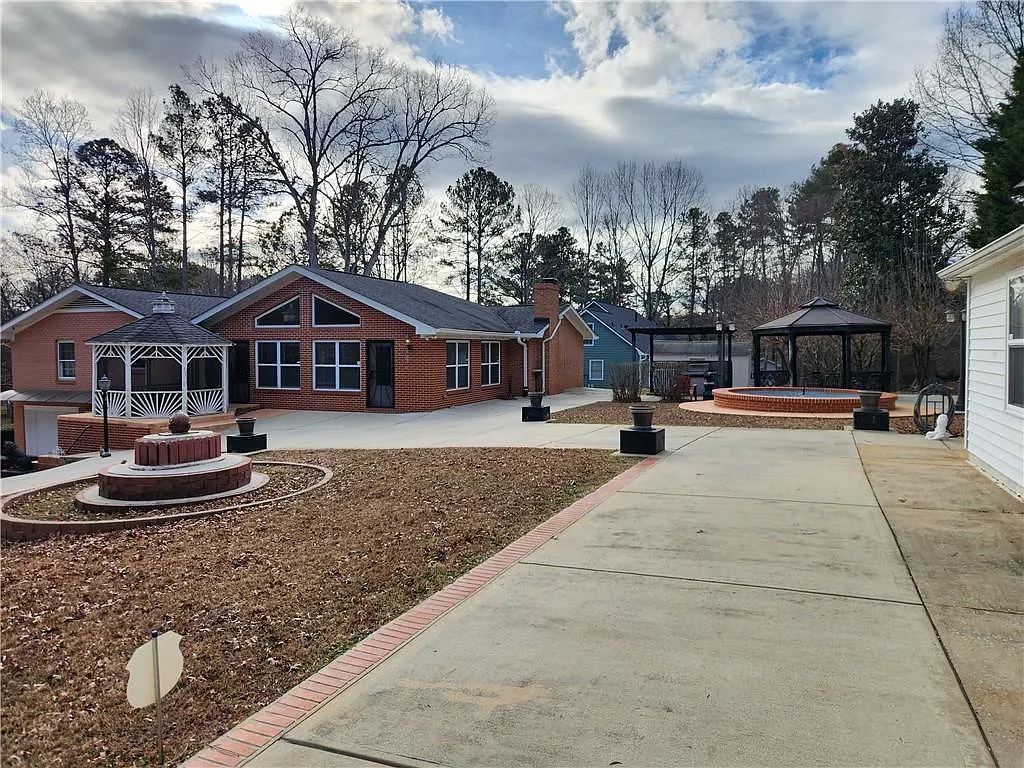 5 bed, 3229 sqft, $3,500 — Photo 4
