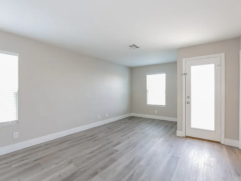 9205 Millikan Ave — Photo 8