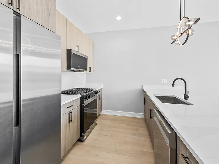 W Adams St — Photo 12
