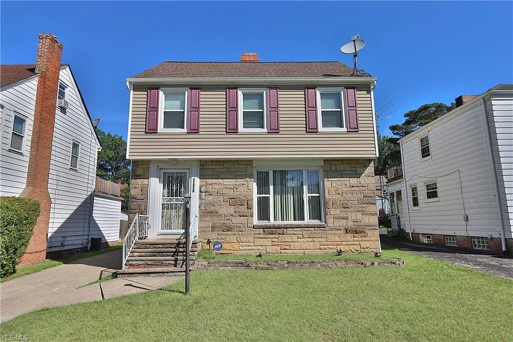 17019 Glendale Ave photo 1