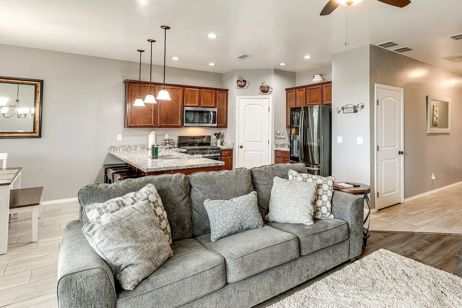 3 bed, 2.0 bath, 1550 sqft, $5,371 — Photo 3