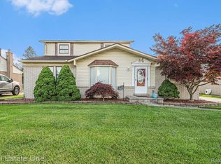 15906 Flanders St, Southgate, MI 48195