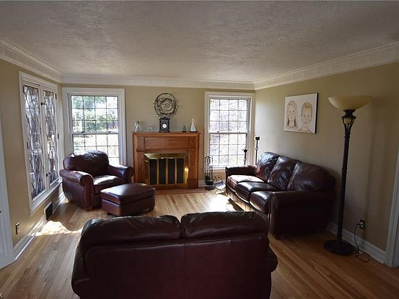 3rd image of 235 Griswold Dr