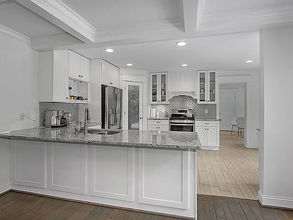 5th image of 10012 Windzag Ln