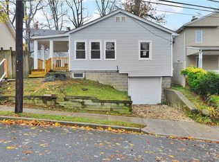 1 Woodland Ave, Glenwood Landing, NY