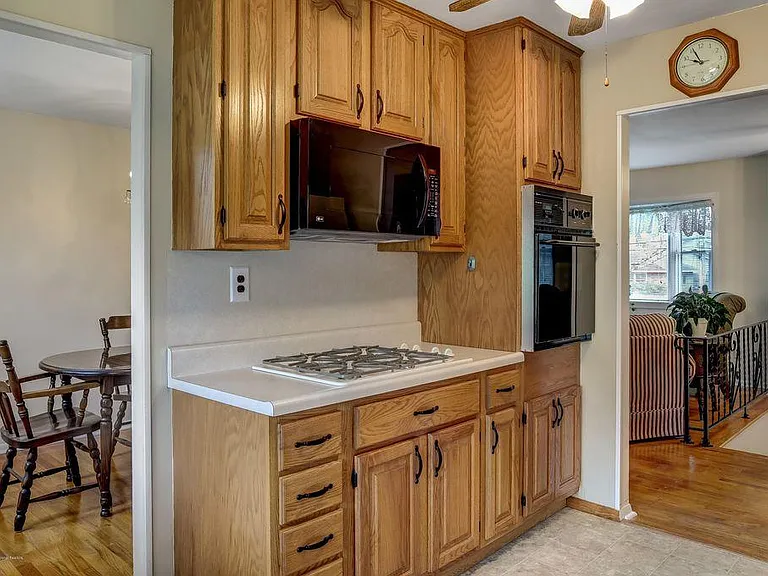594 Vaughn Ave — Photo 5