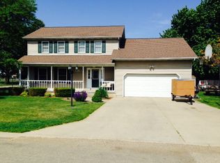1102 Caprice Dr, Henry, IL 61537