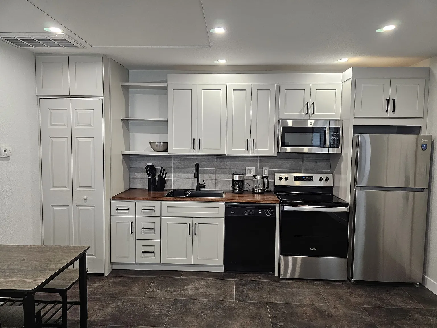 Studio, 650 sqft, $1,500 — Photo 3