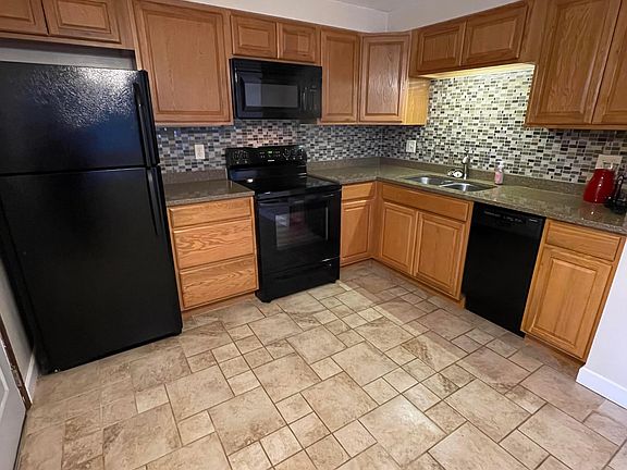 4th image of 120 Shoshone Dr #B